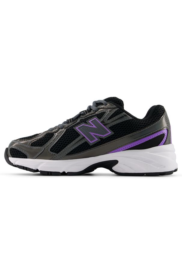 Buty dziecięce New Balance G74058I – czarne. Kolor: czarny. Materiał: materiał, syntetyk. Szerokość cholewki: normalna. Sezon: lato. Sport: turystyka piesza