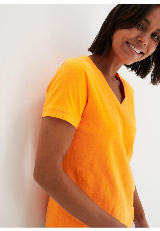 bonprix - T-shirt z czystej bawełny. Typ kołnierza: dekolt w serek. Kolor: pomarańczowy. Materiał: bawełna. Długość rękawa: krótki rękaw. Długość: krótkie