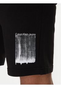 Calvin Klein Jeans Szorty sportowe Brush Stroke J30J327528 Czarny Regular Fit. Kolor: czarny. Materiał: bawełna. Styl: sportowy #5