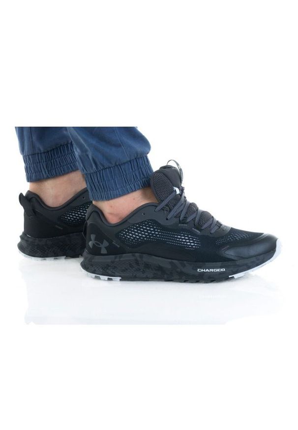 Buty Under Armour Charged Bandit Tr 2 M 3024186-001 czarne. Okazja: na co dzień. Kolor: czarny. Materiał: syntetyk, guma, materiał. Szerokość cholewki: normalna. Sport: bieganie, fitness