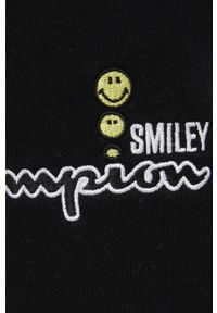 Champion spodnie dresowe CHAMPION X SMILEY damskie kolor czarny z aplikacją. Stan: podwyższony. Kolor: czarny. Materiał: dresówka. Wzór: aplikacja