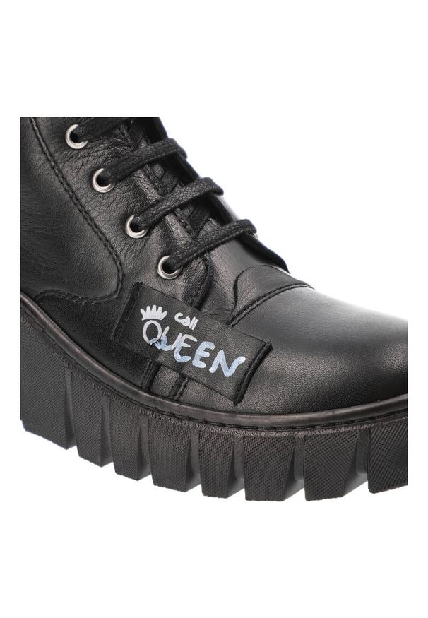 Czarne Botki Venezia Wygodne Obuwie Damskie. Okazja: na co dzień. Zapięcie: sznurówki. Kolor: czarny. Materiał: skóra, materiał. Szerokość cholewki: normalna. Styl: casual