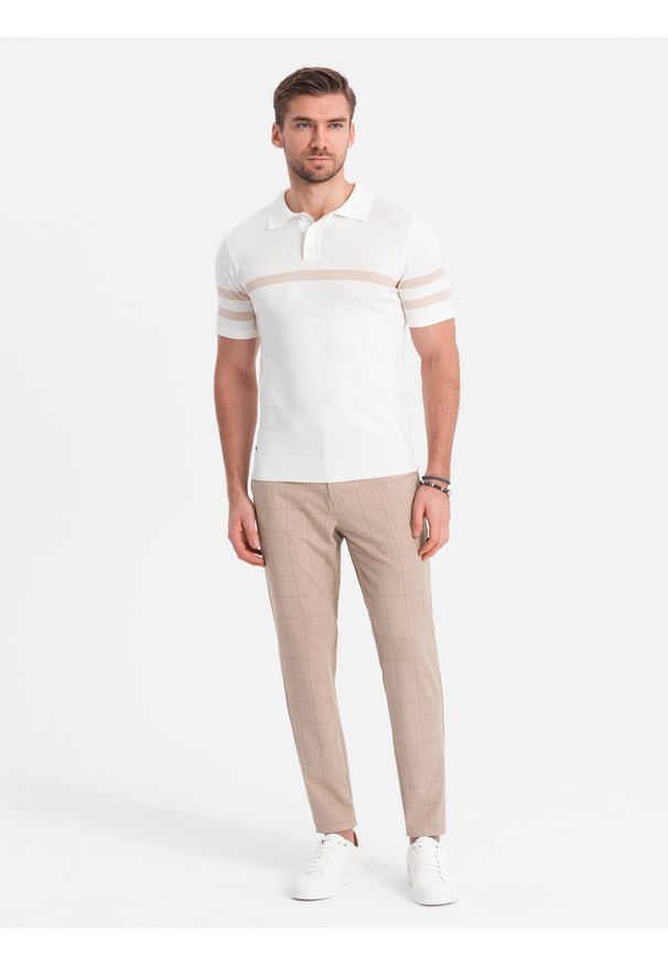 Ombre Clothing - Męskie spodnie o klasycznym kroju w delikatną kratę - piaskowe V2 - Rozmiar: XXL. Materiał: poliester, wiskoza, materiał. Styl: klasyczny