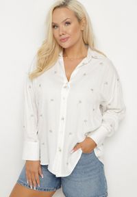 Born2be - Biała Koszula z Wiskozą w Drobne Hafty Navellea. Okazja: na co dzień. Kolekcja: plus size. Kolor: biały. Materiał: wiskoza. Długość rękawa: długi rękaw. Długość: długie. Wzór: haft. Styl: klasyczny, casual, elegancki