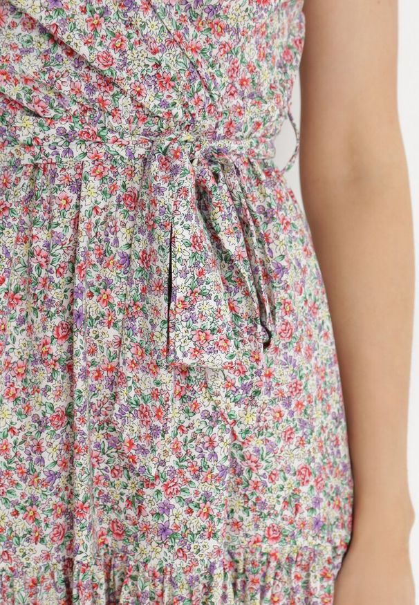 Born2be - Biało-Różowa Sukienka z Wiskozy Porthos. Kolor: biały. Materiał: wiskoza. Długość rękawa: na ramiączkach. Wzór: kwiaty. Sezon: lato. Typ sukienki: kopertowe. Długość: mini