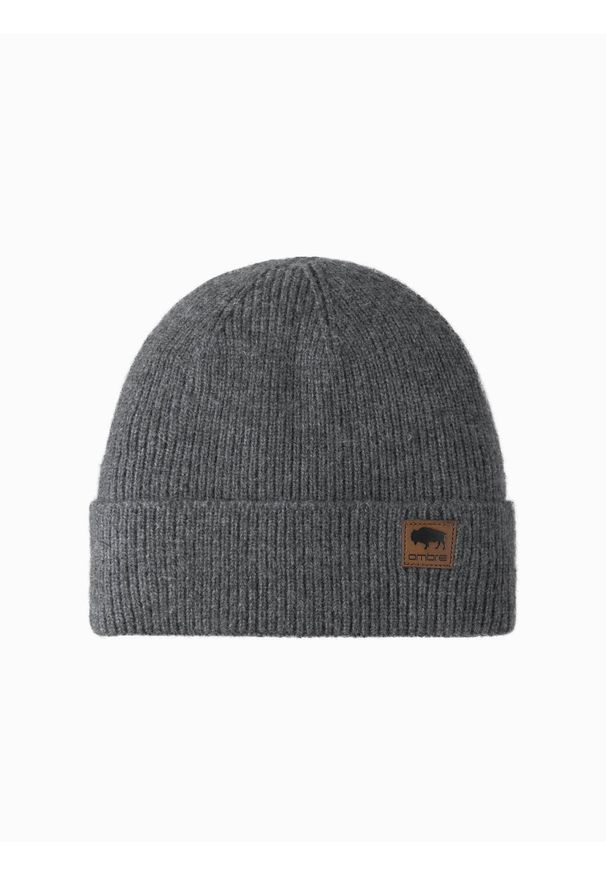 Ombre Clothing - Męska dzianinowa czapka beanie z naszywką – szary melanż V2 OM-ACWH-0123 - uniwersalny. Kolor: szary. Materiał: dzianina. Wzór: melanż, aplikacja. Styl: casual, elegancki