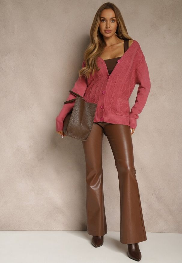 Renee - Ciemnoróżowy Kardigan z Bawełną i Tłoczonym Wzorem Reisina. Okazja: na co dzień. Kolor: różowy. Materiał: bawełna. Styl: casual, elegancki