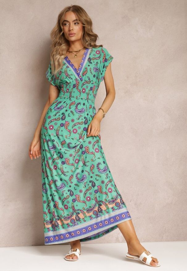 Renee - Zielona Rozkloszowana Sukienka Maxi z Printem Paisley z Gumką w Pasie Zoenia. Kolor: zielony. Wzór: paisley, nadruk. Sezon: lato, wiosna. Długość: maxi