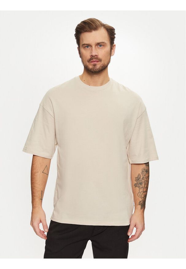 Jack & Jones - Jack&Jones T-Shirt Charge 12259975 Beżowy Oversize. Kolor: beżowy. Materiał: bawełna