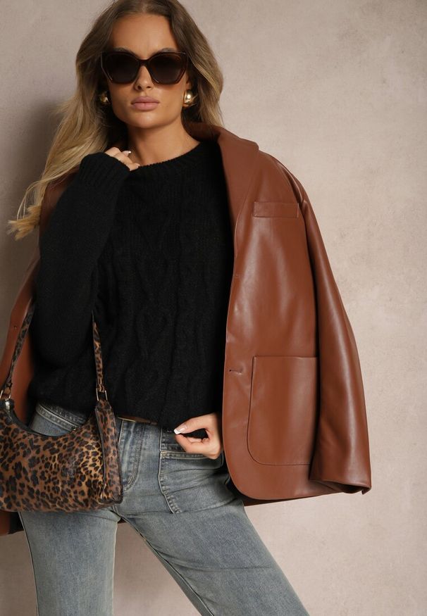 Renee - Czarny Sweter z Wełną Ozdobnym Splotem i Ściągaczem Nariae. Okazja: na co dzień. Kolor: czarny. Materiał: wełna. Długość rękawa: długi rękaw. Długość: długie. Wzór: ze splotem. Styl: casual, elegancki