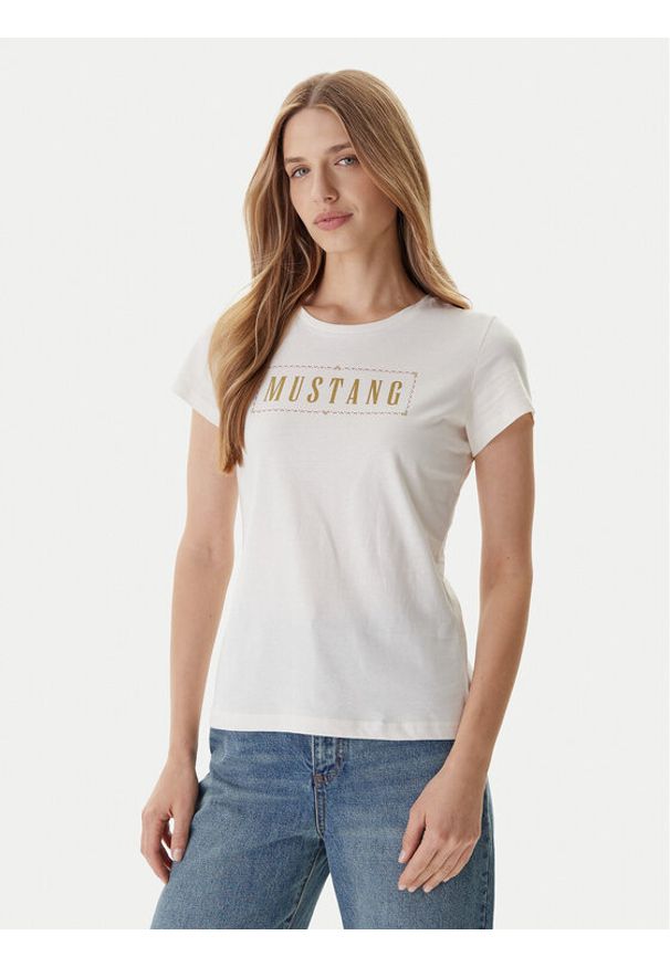 Mustang T-Shirt Loa 1016754 Écru Slim Fit. Kolor: kremowy. Materiał: bawełna