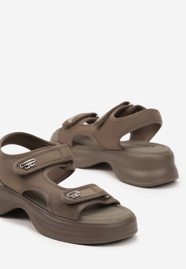 Renee - Zielone Sandały Chunky na Grubej Podeszwie Tersekia. Okazja: na co dzień. Zapięcie: rzepy. Kolor: zielony. Materiał: jeans. Wzór: aplikacja. Obcas: na platformie. Styl: casual
