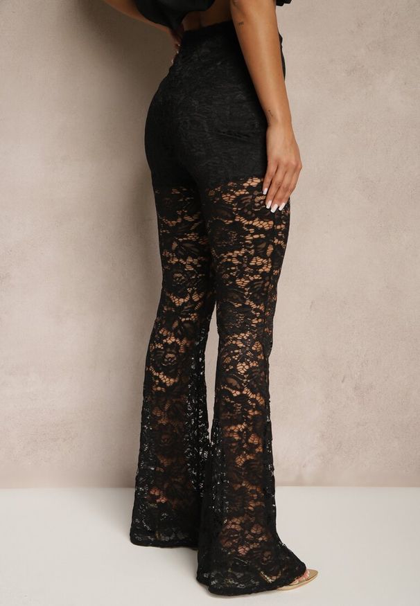 Renee - Czarne Spodnie z Koronki o Fasonie Dzwonów Ovilisse. Okazja: na co dzień. Kolor: czarny. Materiał: koronka. Wzór: koronka. Styl: casual, elegancki, klasyczny
