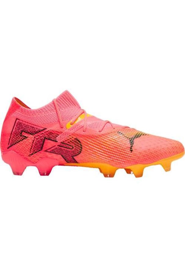 Buty piłkarskie męskie Puma Future 7 Ultimate Fg ag. Kolor: żółty, czarny, pomarańczowy, wielokolorowy. Materiał: materiał, syntetyk. Szerokość cholewki: normalna. Sport: piłka nożna