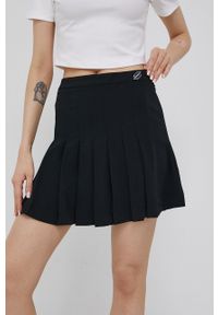 Superdry spódnica kolor czarny mini rozkloszowana. Kolor: czarny. Materiał: tkanina