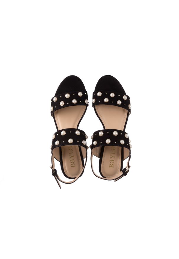 Sandały Bayla-065 4309787 Czarny, Skóra naturalna. Okazja: do pracy, na spotkanie biznesowe. Nosek buta: otwarty. Kolor: czarny. Materiał: skóra. Wzór: aplikacja. Obcas: na obcasie. Styl: elegancki, biznesowy. Wysokość obcasa: średni