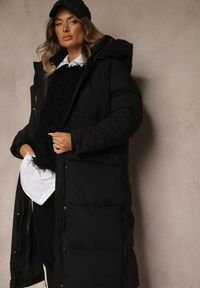 Renee - Czarna Zimowa Kurtka z Pikowanymi Przeszyciami Kapturem i Suwakami Gionea. Okazja: na spacer. Kolor: czarny. Materiał: jeans. Sezon: zima #3