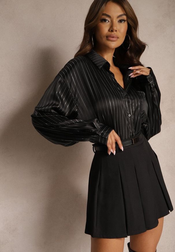 Renee - Czarne Spódnico-Spodenki High Waist z Plisowaniem Wykończone Paskiem Eviennes. Okazja: na co dzień. Stan: podwyższony. Kolor: czarny. Materiał: jedwab. Styl: casual, klasyczny