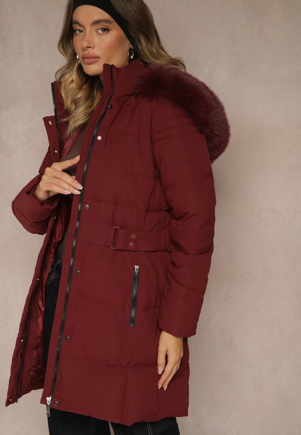 Renee - Bordowa Pikowana Kurtka Zimowa z Kapturem z Futerkiem Goella. Okazja: na co dzień. Typ kołnierza: kaptur. Kolor: czerwony. Materiał: futro. Sezon: zima. Styl: casual