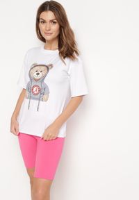 Born2be - Różowo-Biały Komplet T-shirt z Ozdobnym Nadrukiem Szorty Typu Kolarki Dresowy Wanesia. Kolor: różowy. Materiał: dresówka. Wzór: nadruk #5