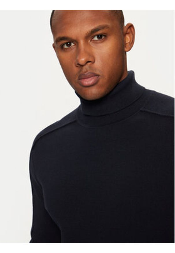 s.Oliver Golf 2152195 Granatowy Regular Fit. Typ kołnierza: golf. Kolor: niebieski. Materiał: bawełna