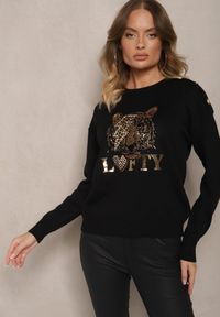 Renee - Czarny Sweter z Wiskozą Naszywką Napisem i Cyrkoniami Lilrae. Okazja: na co dzień, do pracy. Kolor: czarny. Materiał: wiskoza. Wzór: napisy, aplikacja. Styl: wizytowy, elegancki, casual #5