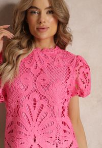 Renee - Fuksjowa Bluzka Koronkowa Fanoos. Typ kołnierza: kołnierzyk stójkowy. Kolor: różowy. Materiał: koronka. Długość rękawa: krótki rękaw. Długość: krótkie. Wzór: ażurowy. Styl: wizytowy, vintage
