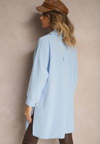 Renee - Jasnoniebieska Koszula Oversize o Długim Fasonie z Rozcięciami Tasine. Typ kołnierza: kołnierzyk klasyczny. Kolor: niebieski. Długość rękawa: długi rękaw. Długość: długie. Wzór: aplikacja. Styl: klasyczny, elegancki #3