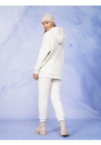 outhorn - Bluza oversize z kapturem damska. Okazja: na co dzień. Typ kołnierza: kaptur. Materiał: dzianina, poliester, dresówka, bawełna. Wzór: haft. Styl: casual