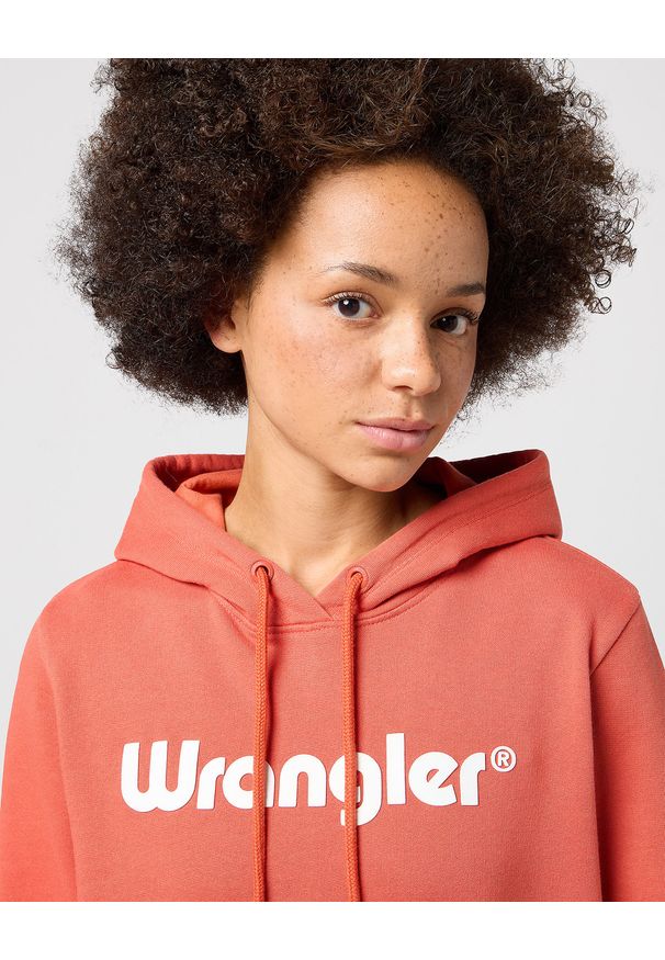 Wrangler - WRANGLER DAMSKA BLUZA Z KAPTUREM WRANGLER REGULAR HOODIE BURNT SIENNA 112350336. Typ kołnierza: kaptur