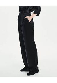 LOVLI SILK - Czarne spodnie garniturowe z jedwabiu #NO.36. Stan: podwyższony. Kolor: czarny. Materiał: jedwab