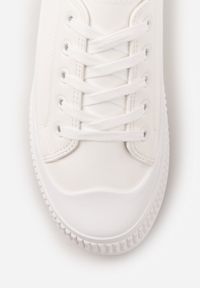 Born2be - Białe Trampki z Imitacji Zamszu z Nieregularną Podeszwą ze Żłobieniami Naranatea. Okazja: na co dzień, na randkę. Kolor: biały. Materiał: zamsz. Szerokość cholewki: normalna. Styl: casual #3