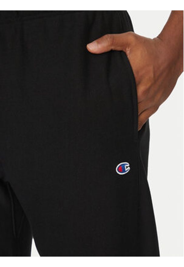 Champion Spodnie dresowe 221620 Czarny Regular Fit. Kolor: czarny. Materiał: bawełna