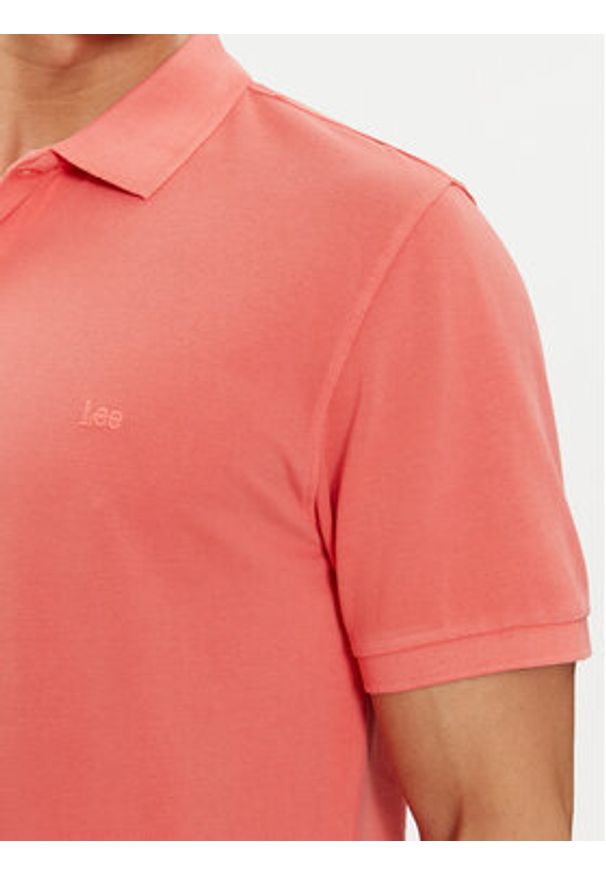 Lee Polo 112349955 Czerwony Regular Fit. Typ kołnierza: polo. Kolor: czerwony. Materiał: bawełna