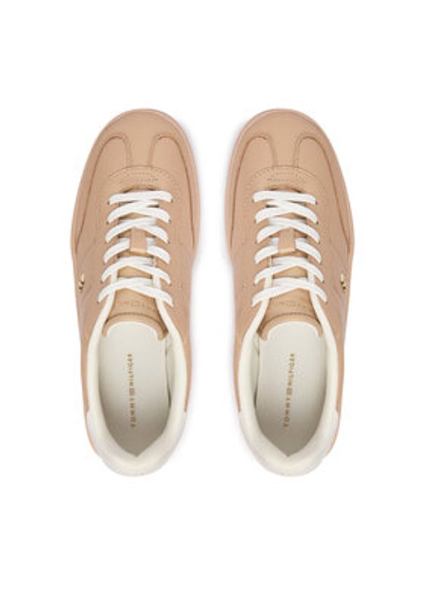 TOMMY HILFIGER - Tommy Hilfiger Sneakersy Th Heritage Shiny Sneaker FW0FW09179 Beżowy. Kolor: beżowy. Materiał: skóra