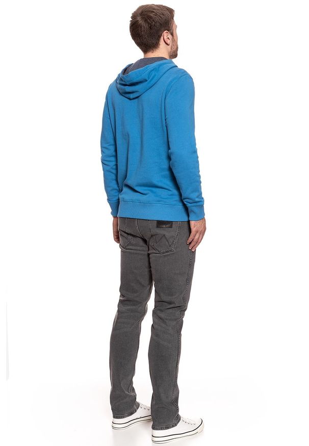 Mustang - MUSTANG BLUZA Logoprint Hoodie DEEP WATER 1007259 5392. Typ kołnierza: kaptur. Wzór: nadruk