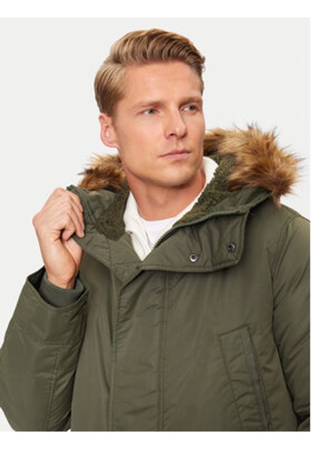 GAP - Gap Kurtka zimowa 726377-00 Zielony Regular Fit. Kolor: zielony. Materiał: syntetyk. Sezon: zima
