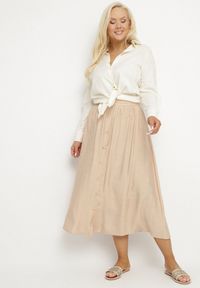 Born2be - Beżowa Wiskozowa Spódnica z Lnem i Guzikami Tolissa. Okazja: na co dzień. Kolor: beżowy. Materiał: len, wiskoza. Styl: sportowy, elegancki, casual