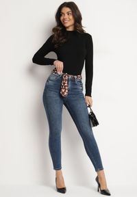 Born2be - Niebieskie Jeansy Skinny Push Up z Wiązanym Paskiem Senamia. Okazja: na co dzień. Stan: podwyższony. Kolor: niebieski. Styl: casual, elegancki