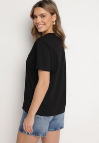 Born2be - Czarny T-shirt z Bawełny o Kroju Oversize z Haftem i Cekinami Uliowena. Okazja: na co dzień, na spacer. Kolor: czarny. Materiał: bawełna. Wzór: haft. Sezon: lato. Styl: casual #4