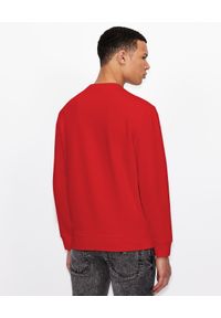 Armani Exchange - ARMANI EXCHANGE - Czerwona bluza z haftowanym logo. Okazja: na co dzień. Kolor: czerwony. Materiał: jeans, bawełna, dresówka. Długość rękawa: długi rękaw. Długość: długie. Wzór: haft. Styl: klasyczny, casual, elegancki #3