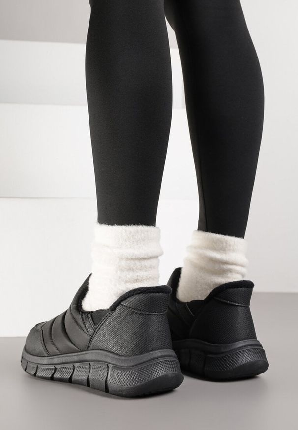 Born2be - Czarne Pikowane Sneakersy Śniegowce na Grubej Tłoczonej Platformie Verta. Okazja: na co dzień. Kolor: czarny. Materiał: jeans. Obcas: na platformie