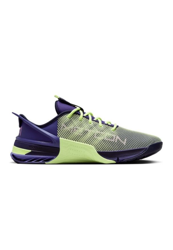 Buty Nike Metcon 8 FlyEase Amp M FD0457-500 fioletowe. Zapięcie: sznurówki. Kolor: fioletowy. Materiał: syntetyk. Szerokość cholewki: normalna