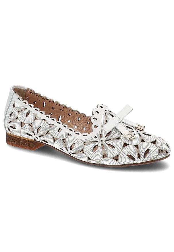 Białe Baleriny Ravini Eleganckie Buty Damskie. Zapięcie: bez zapięcia. Kolor: biały. Materiał: skóra. Szerokość cholewki: normalna. Wzór: ażurowy. Obcas: na obcasie. Styl: elegancki. Wysokość obcasa: niski