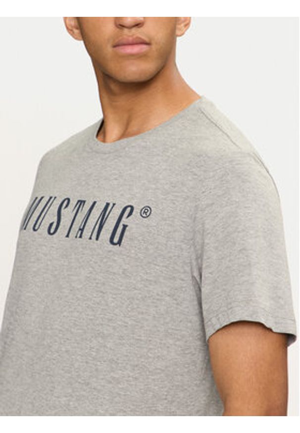 Mustang T-Shirt Austin 1014695 Szary Regular Fit. Kolor: szary. Materiał: bawełna