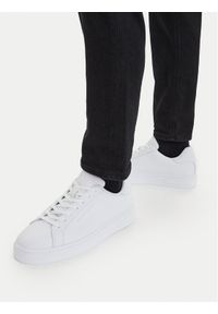 Armani Exchange Sneakersy XM000141 AF11912 U0002 Biały. Kolor: biały. Materiał: skóra #1