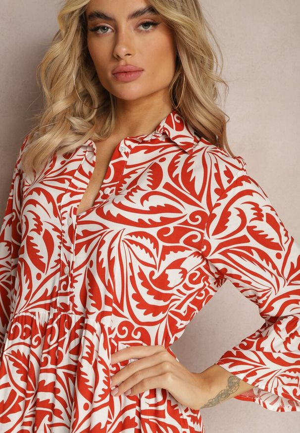 Renee - Pomarańczowo-Biała Sukienka Maxi z Falbanką z Guzikami i Orientalnym Wzorem Polka. Kolor: pomarańczowy. Długość rękawa: długi rękaw. Styl: elegancki. Długość: maxi