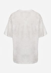 Born2be - Biały Oversizowy T-shirt z Bawełny Zdobiony Haftem z Cekinami Pidella. Okazja: na co dzień. Kolor: biały. Materiał: bawełna. Wzór: haft, aplikacja. Styl: casual, elegancki #3