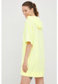 DKNY - Dkny sukienka DP2D4571 kolor żółty mini prosta. Okazja: na co dzień. Typ kołnierza: kaptur. Kolor: żółty. Materiał: dzianina. Długość rękawa: krótki rękaw. Typ sukienki: proste. Styl: casual. Długość: mini #3