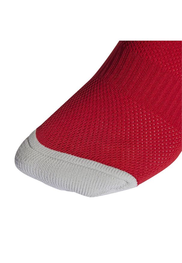 Getry piłkarskie Adidas Milano 23. Kolor: czerwony. Sport: piłka nożna